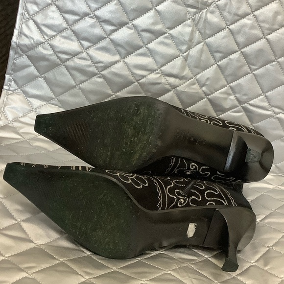 Via Spiga Black and White Embroidered suede Ankle Boots, Size 7.5 - Picture 11 of 15